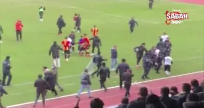 Amatör maç bitti, futbolcular birbirine girdi | Video