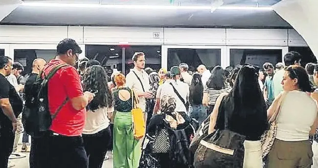 Metro arızası çile çektirdi