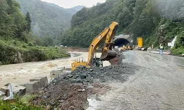 Heyelanla yıkılan Ayder yolu X bloklarla onarılıyor #rize