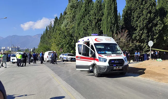 son-dakika-denizlide-korkunc-infaz-yol-kesip-pompali-tufekle-dehset-sacti-1-olu-2-yarali-1759756322949.jpeg SON DAKİKA: Denizli'de korkunç infaz! Yol kesip pompalı tüfekle dehşet saçtı! 1 ölü 2 yaralı