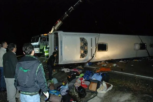 Gerede'de otobüs şarampole devrildi