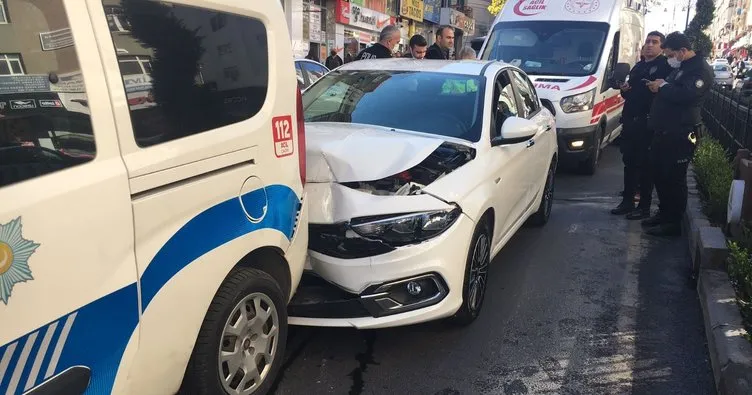 Zincirleme kazada polise çarptılar