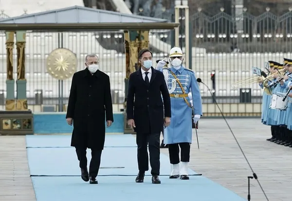 son-dakika-baskan-erdogan-ve-hollanda-basbakani-mark-rutteden-onemli-aciklamalar-1647962062438.jpg