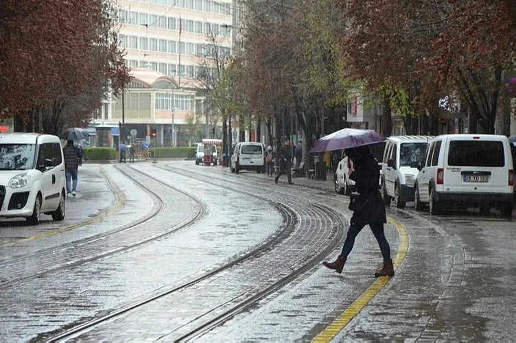 Son dakika hava durumu değişikliği geldi! Meteoroloji: İstanbullular yarına dikkat! Şiddetli yağış geliyor.