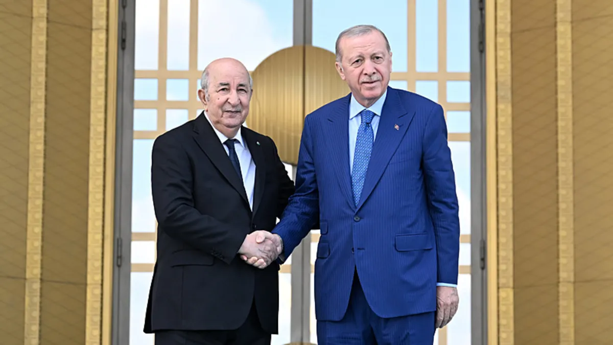 Başkan Erdoğan ve Cezayir Cumhurbaşkanı Tebbun’dan ortak basın toplantısında önemli açıklamalar Başkan Erdoğan ve Cezayir Cumhurbaşkanı Tebbun’dan ortak basın toplantısında önemli açıklamalar