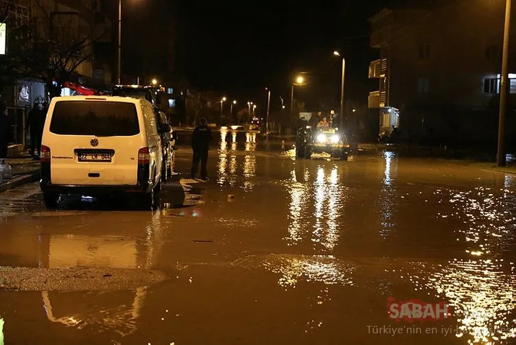Edirne şiddetli yağışa teslim! Mahsur kalanlar kepçeyle kurtarıldı
