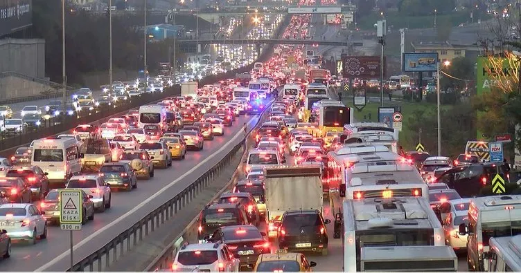İstanbul’da haftanın ilk iş günü trafik yoğunluğu!