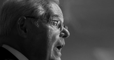 Türkiye düşmanı senatör Bob Menendez fena terledi: Soruları beklemeden kaçtı!