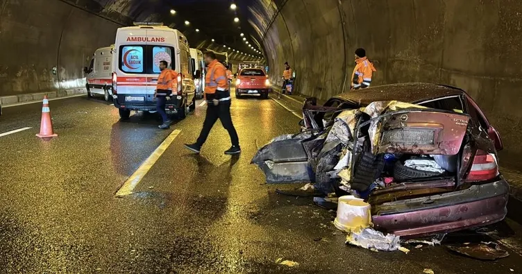 Bolu tünelinde dehşet anları! TIR’ın çarptığı otomobil hurdaya döndü: 5 yaralı