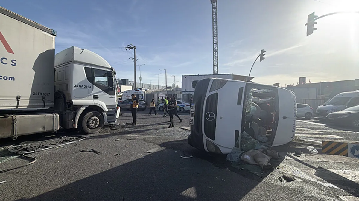 Kocaeli’de feci kaza: İşçi servisi tırla çarpıştı! 8 yaralı Kocaeli’de feci kaza: İşçi servisi tırla çarpıştı! 8 yaralı