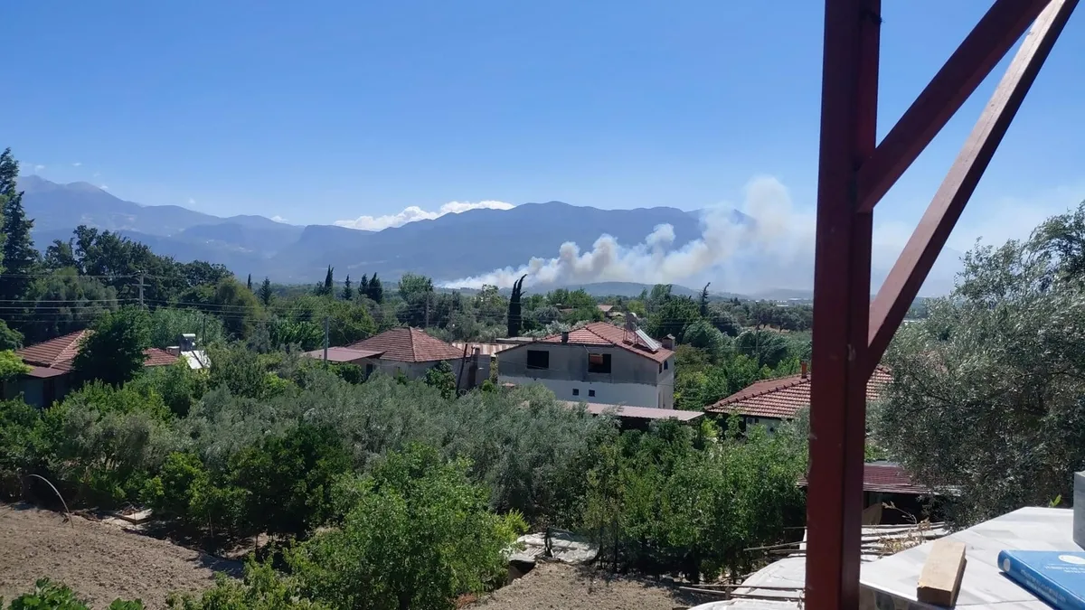 SON DAKİKA... Muğla Seydikemer'de orman yangını! Alevler Kaş'a ulaştı: Ekipler havadan ve karadan müdahale ediyor haber görseli