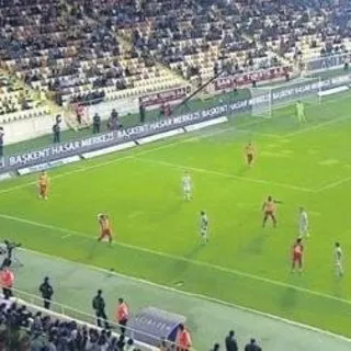 Yeni Malatyaspor - Galatasaray maçındaki taca Fenerbahçeliler tepki gösterdi!