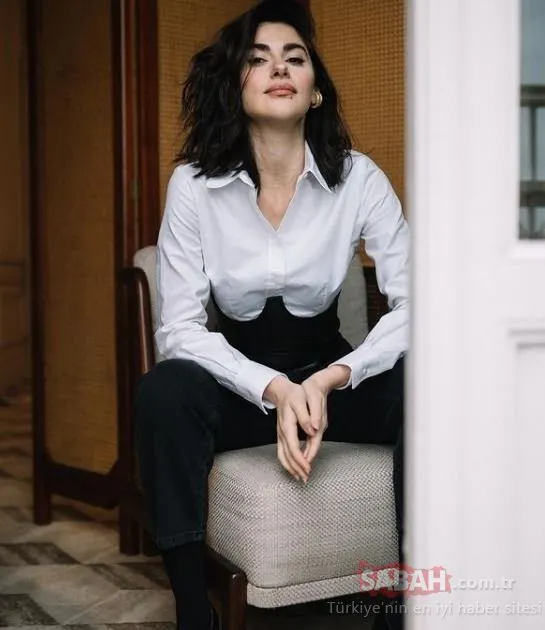 Güzel oyuncu Nesrin Cavadzade tekne pozu ile büyüledi! Rol arkadaşları