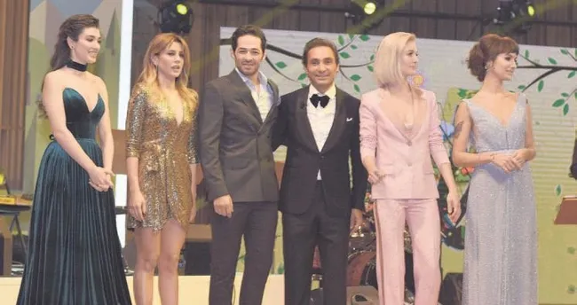 Çocuklar için sahneye çıktılar