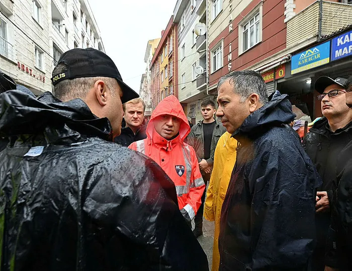 istanbulu-sel-vurdu-ibb-baskani-ekrem-imamoglu-1657451899807.jpg SON DAKİKA: İstanbul sele teslim, Ekrem İmamoğlu Muğla'da! Tatiline devam etti, kente geri dönmedi...