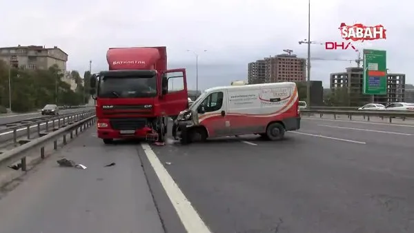 İstanbul Bahçeşehir'de hafriyat kamyon devrildi, TEM'de trafik durma noktasına geldi!
