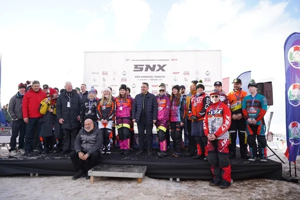 rizede-snx-turkiye-dunya-kar-motosikleti-sampiyonasi-yarismalari-nefes-kesti-1769960024929.jpg