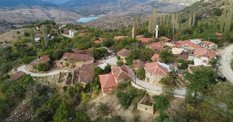 Issız tarihi köy yok olmak üzere