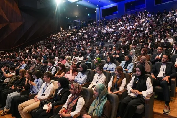yaslari-kucuk-hedefleri-buyuk-gencler-diplomasiye-yon-verdi-1786523764313.jpg