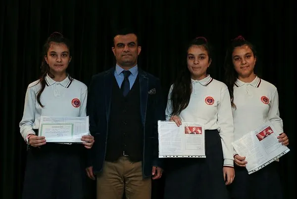İkizler Okulunda karne sevinci