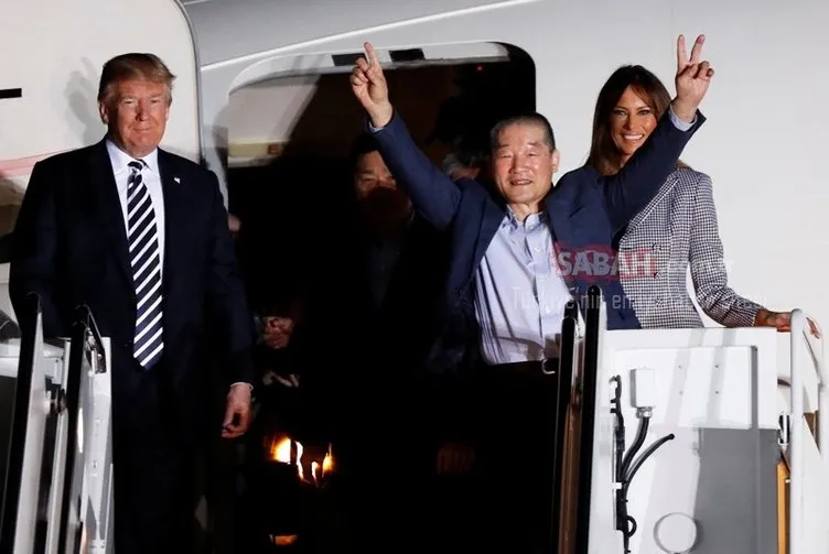 Trump çifti ülkelerine dönen ABD vatandaşlarını karşıladı!