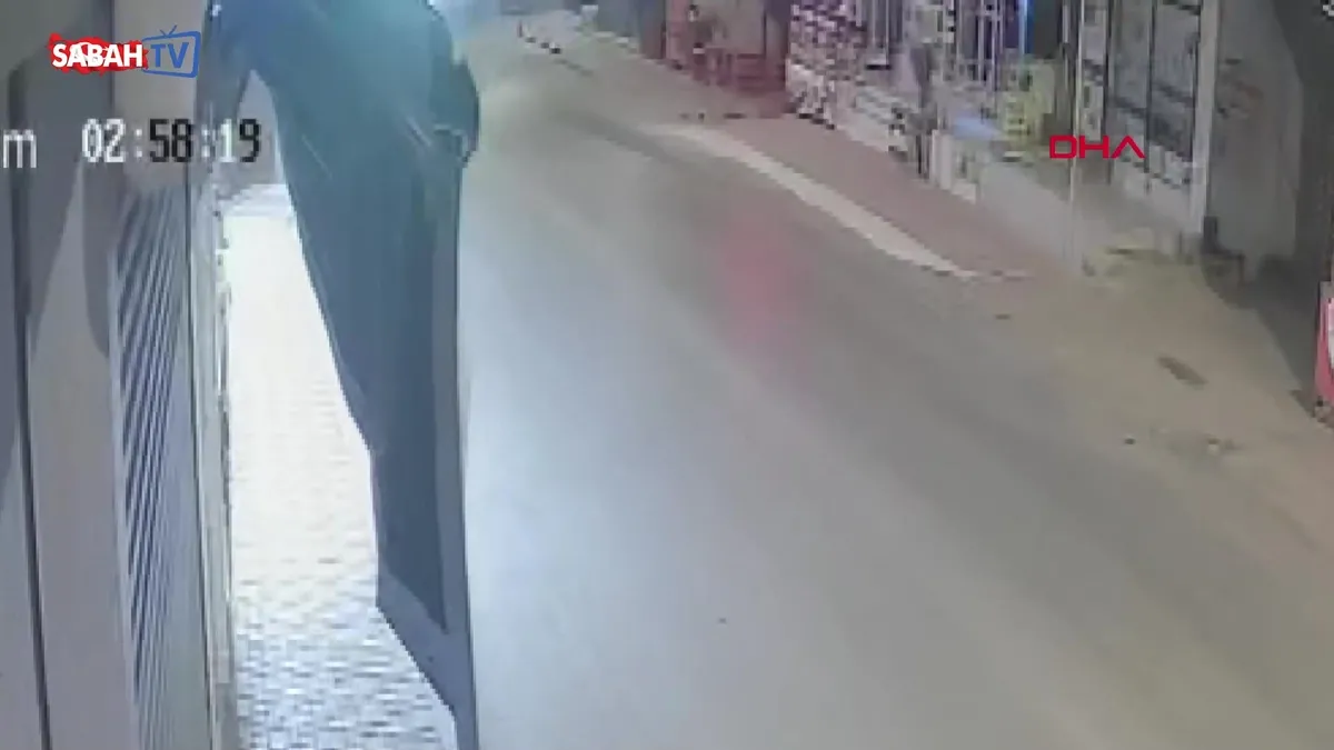 300 saatlik görüntü incelendi: Tatlıcı dükkanını kurşunlayan şüpheliler yakalandı | Video videosunu izle 300 saatlik görüntü incelendi: Tatlıcı dükkanını kurşunlayan şüpheliler yakalandı | Video videosunu izle