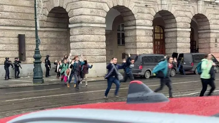 SON DAKİKA: Prag’da üniversite saldırısı! Korkunç görüntüler: Çok sayıda ölü var