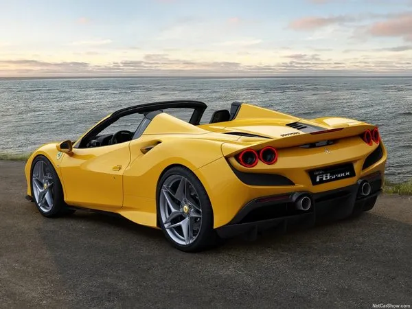 2020 Ferrari F8 Spider hakkında her şey! İşte İtalyan devinin diğer canavarı