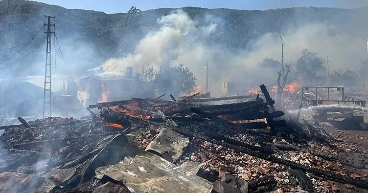 Kastamonu’da yangın! 11 ev küle döndü