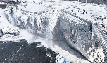 ABD donuyor: Şelale buz tuttu