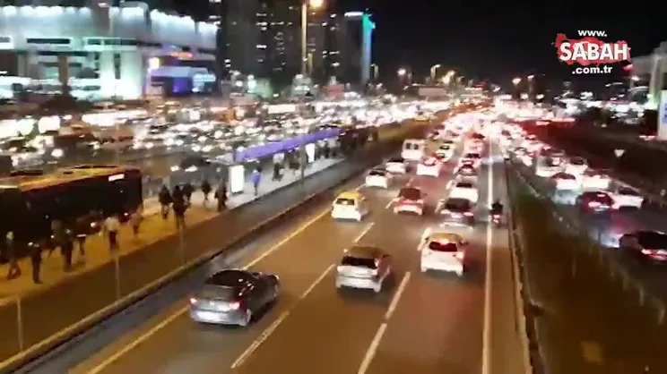 İstanbul'da hafta sonu kısıtlaması öncesi trafik kilitlendi: Trafik yoğunluğu yüzde 72’ye ulaştı