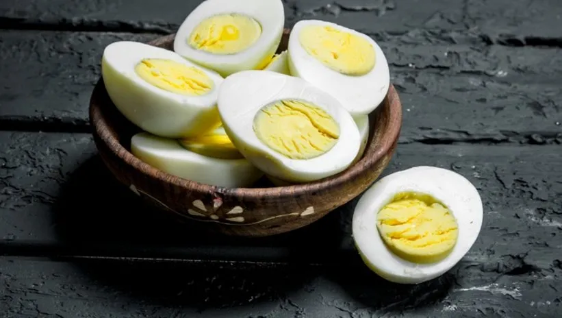 Pişirdiğiniz yumurtadaki yeşil halkaya dikkat! Yeşile dönen yumurta yenir mi?