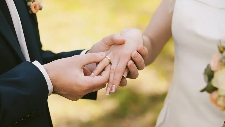 SON DAKİKA EVLİLİK KREDİSİ ŞARTLARI 2023 bekleniyor! Faizsiz evlilik kredisi başvuru şartları neler, ne zaman ve kimler alabilecek?