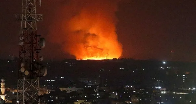 SON DAKKA HABER: Atlan bombalarn ardndan Mescid-i Aksa'nn bahesinde  yangn kt - Sabah