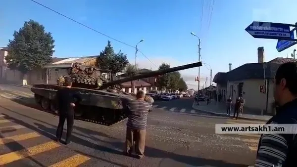 Ermenistan tank ve araçları işgal bölgesine gönderiyor