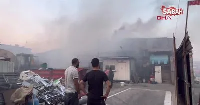 Sultangazi’de geri dönüşüm tesisinde yangın! Gökyüzünü siyah dumanlar kapladı | Video