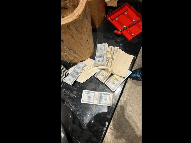 son-dakika-uyusturucu-operasyonu-oyuncu-ezgi-eyuboglu-dahil-8-kisi-gozaltinda-1766138041334.jpg (2048×1539)