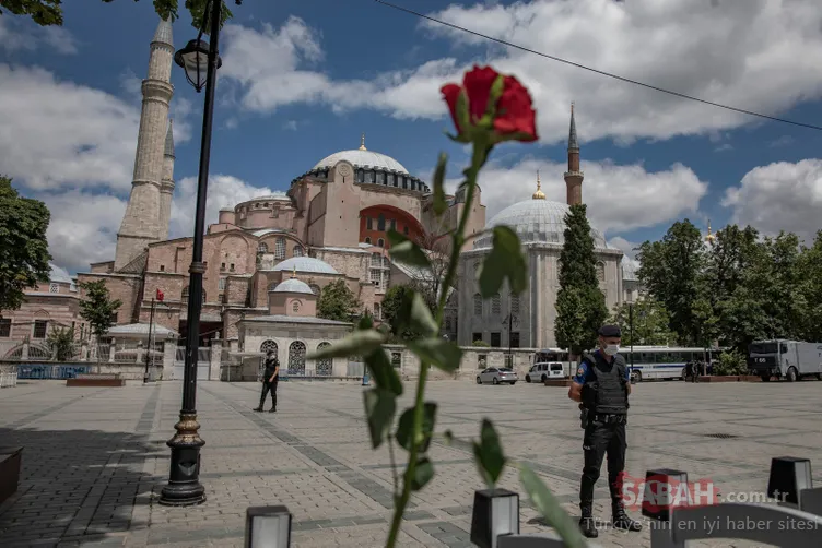 Εικόνες της τελευταίας στιγμής και όλες οι εξελίξεις από την Αγία Σοφία που προετοιμάστηκαν για την προσευχή της Παρασκευής