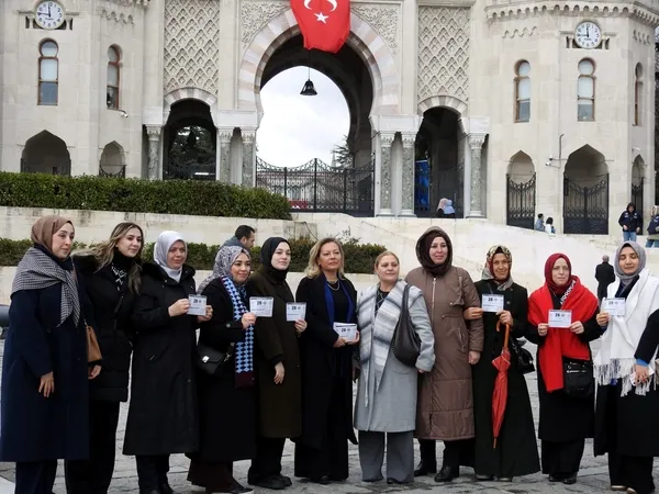 tugba-isik-ercan-28-subat-basortusune-vurulan-darbedir-1772287669078.jpg