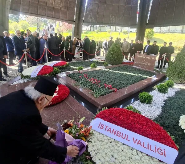 8cumhurbaskani-turgut-ozal-vefatinin-32yilinda-kabri-basinda-torenle-anildi-1744880577278.jpg