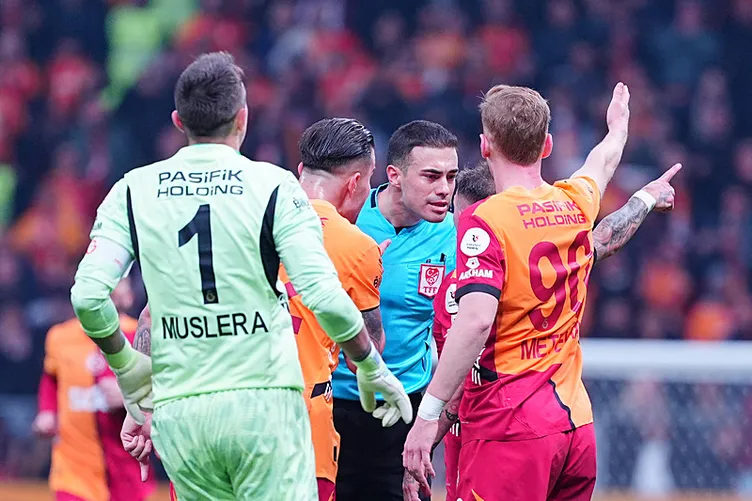SON DAKİKA HABERİ: Galatasaray - Eyüpspor maçına damga vuran iki pozisyon! Kırmızı kart ve penaltı istendi...