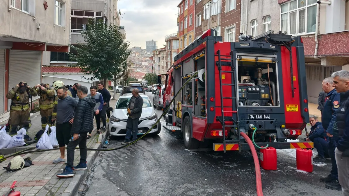 Bağcılar'da 6 katlı binada yangın