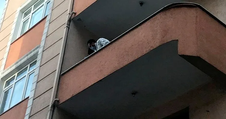 87 yaşındaki adam evinin balkonundan yola düştü