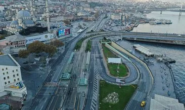 Sokağa çıkma kısıtlamasında son gün! Meydanlarda sessizlik:  Boş kalan İstanbul’un keyfini turistler çıkardı