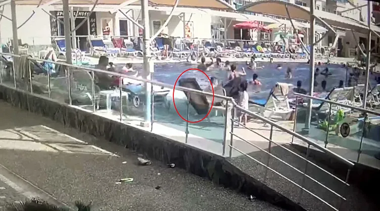 Tatilini geçirdiği otelin havuz kenarında başına baca kapağı düşen hemşire hayatını kaybetti!