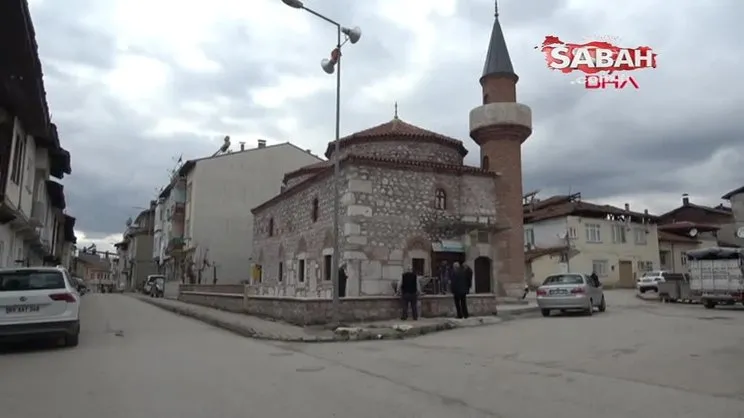 Duvarından Roma dönemine ait taşlar çıkan 548 yıllık cami ibadete açıldı | video