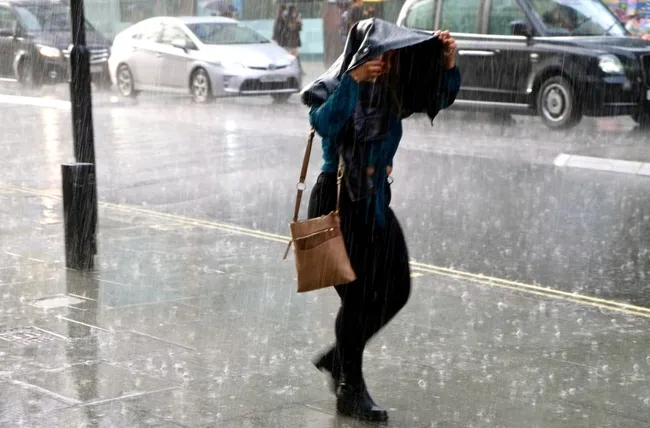 son-dakika-meteorolojiden-kritik-uyari-istanbul-icin-tarih-verildi-gok-gurultulu-saganak-geliyor-1760508870157.jpg (941×620)