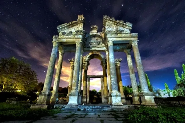 gece-muzeciligi-1-milyonu-asti-20-muze-ve-oren-yerinde-yeni-sezan-bosladi-1780342876725.jpg