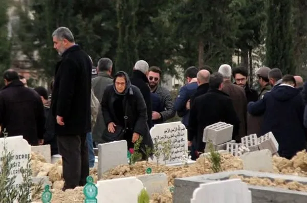 Demet Akalın’dan 650 bin liralık imza