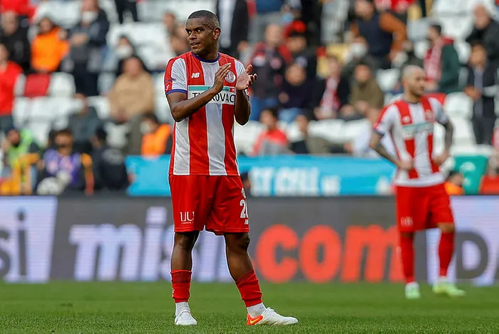 antalyaspor-fernando-martins-guray-vural-ve-boffin-ile-sozlesme-uzatti-1656875502876.jpg